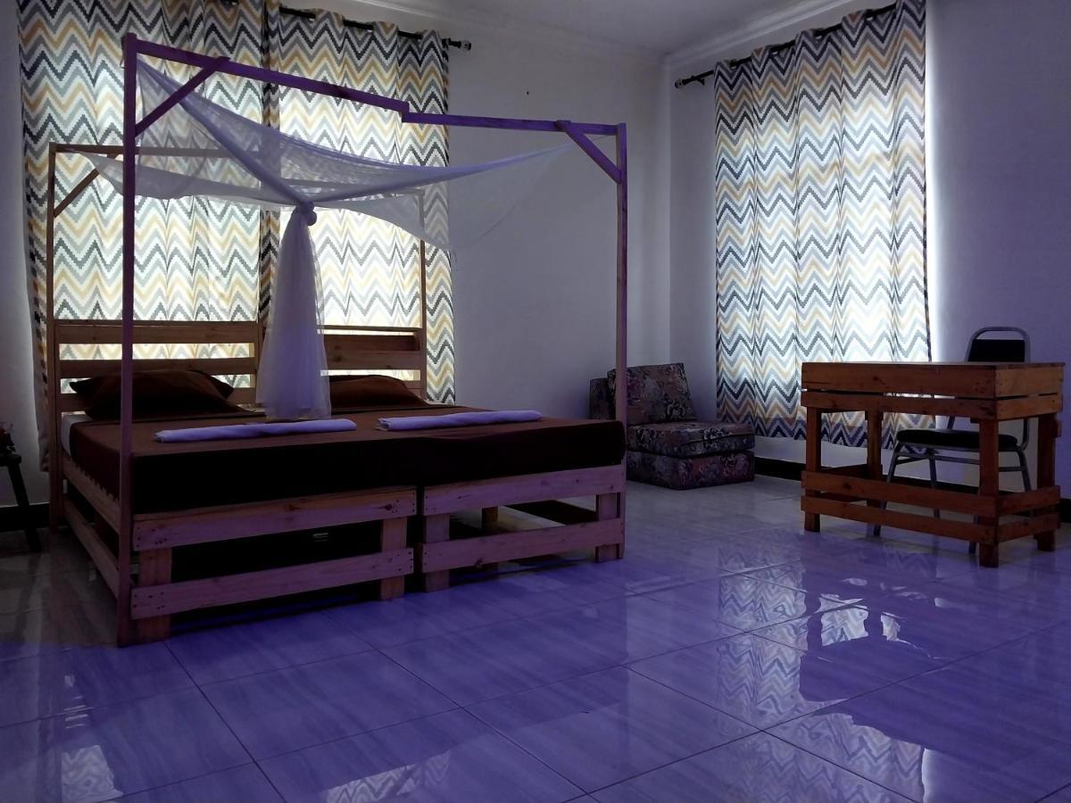 L&J Modern Backpackers Kigamboni Beach House Panzió Dár Al-Szalám Kültér fotó