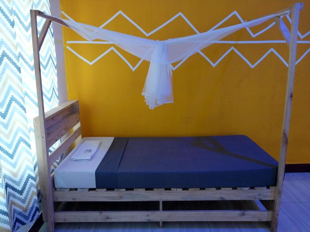 L&J Modern Backpackers Kigamboni Beach House Panzió Dár Al-Szalám Kültér fotó