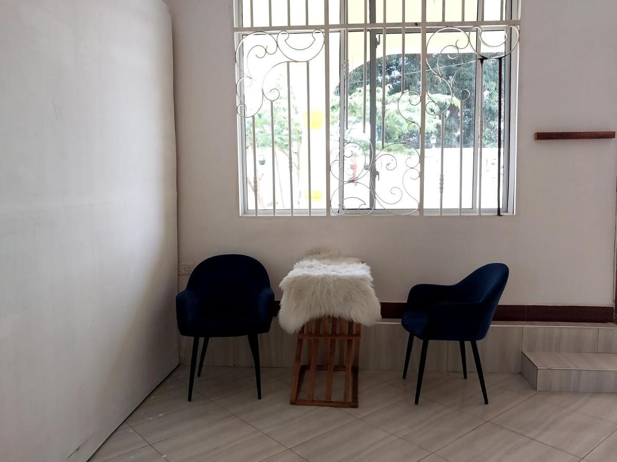 L&J Modern Backpackers Kigamboni Beach House Panzió Dár Al-Szalám Kültér fotó