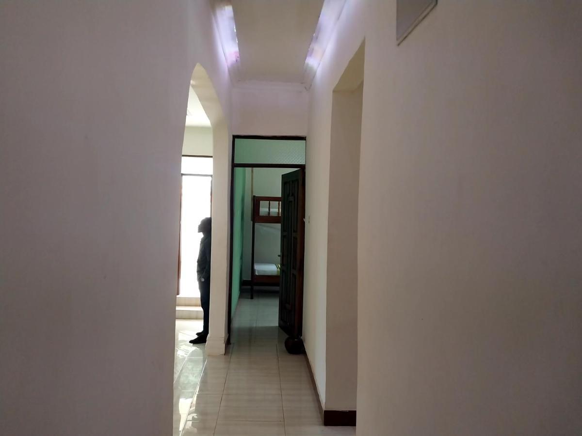 L&J Modern Backpackers Kigamboni Beach House Panzió Dár Al-Szalám Kültér fotó