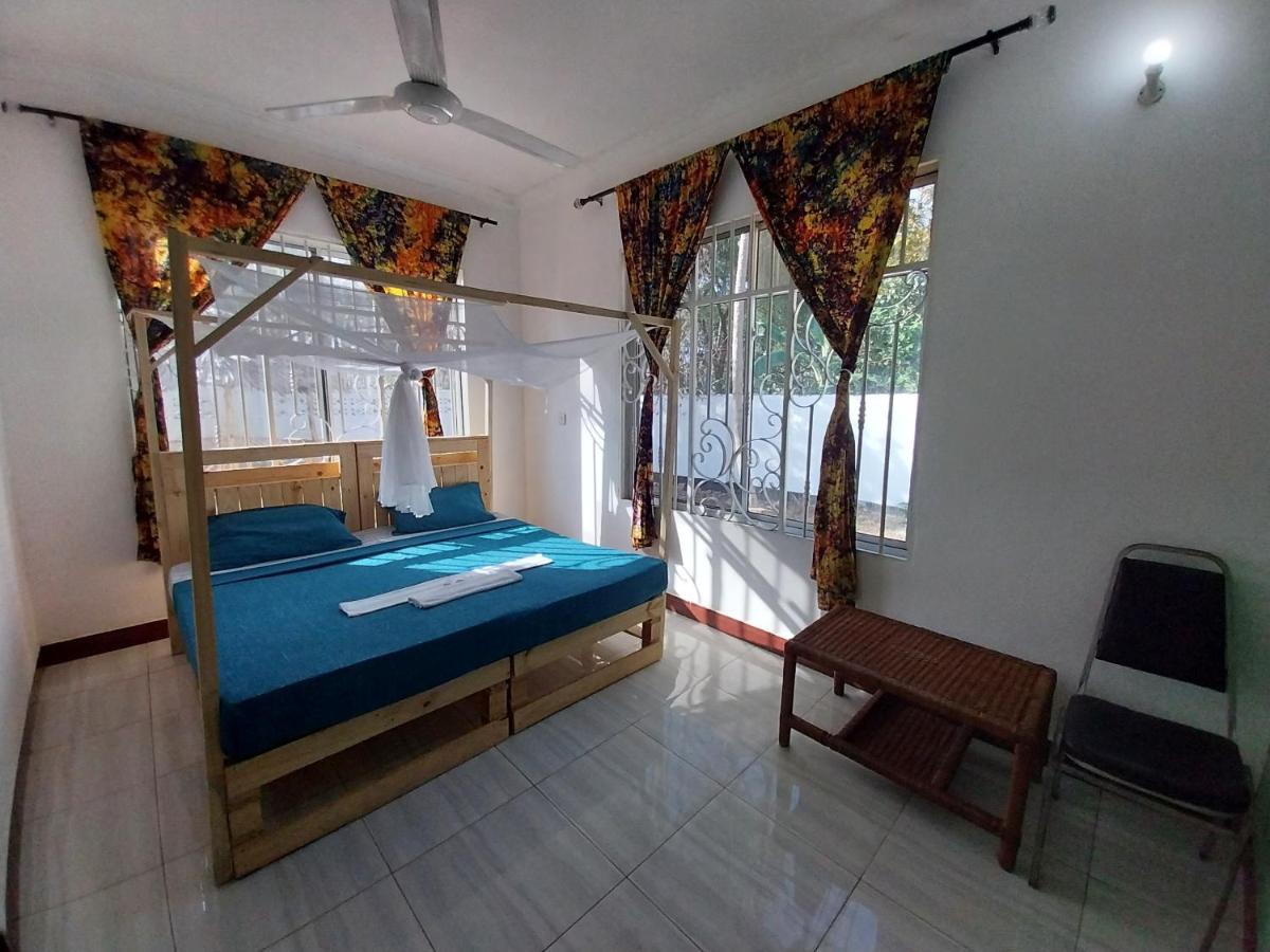 L&J Modern Backpackers Kigamboni Beach House Panzió Dár Al-Szalám Kültér fotó
