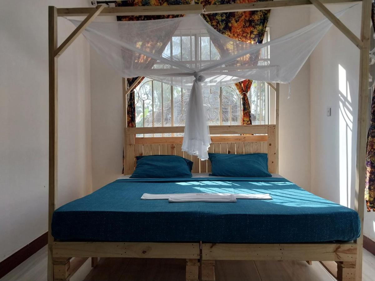 L&J Modern Backpackers Kigamboni Beach House Panzió Dár Al-Szalám Kültér fotó