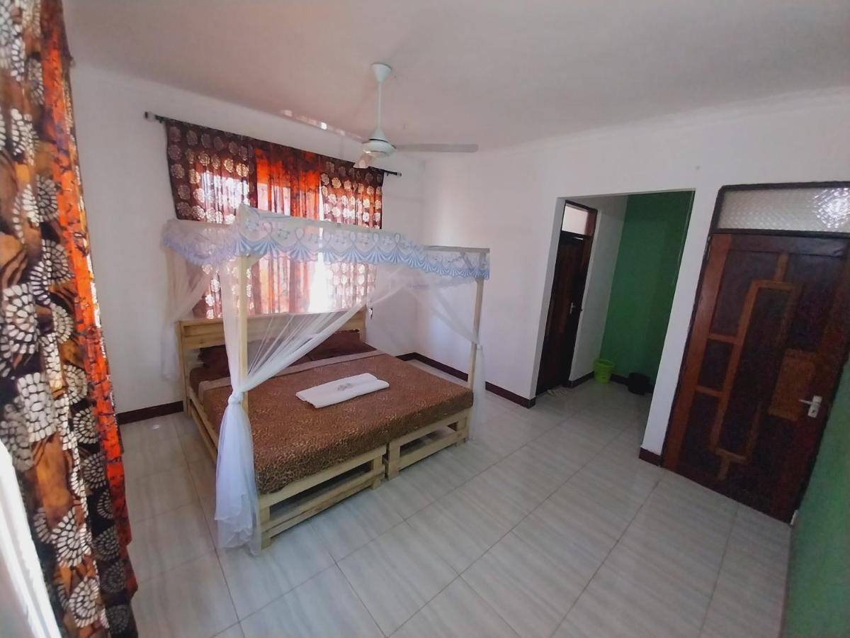 L&J Modern Backpackers Kigamboni Beach House Panzió Dár Al-Szalám Kültér fotó