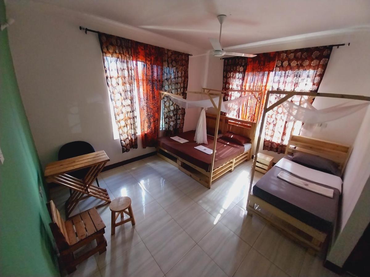 L&J Modern Backpackers Kigamboni Beach House Panzió Dár Al-Szalám Kültér fotó